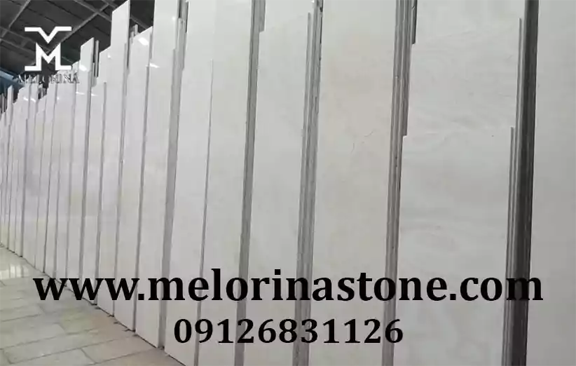 ویژگی های تراورتن سفید بی موج عباس آباد